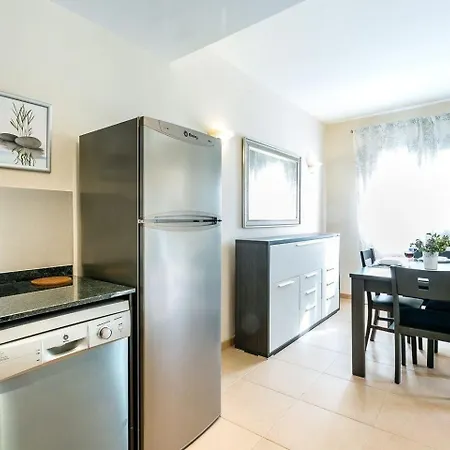 Mediterranes Mit Pool Apartment *