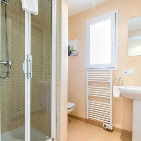 Mediterranes Mit Pool Apartment